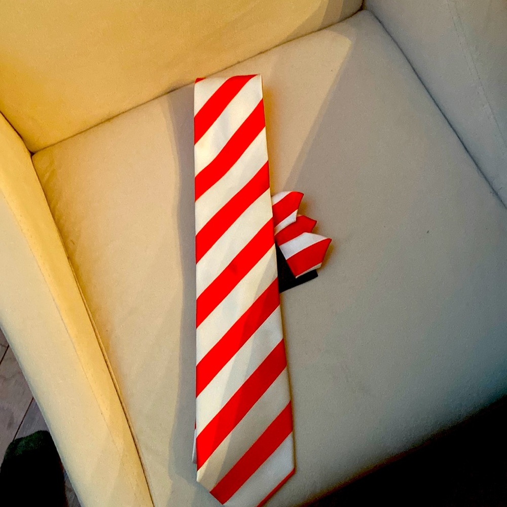 Traditional Tie Red and White with matching handkerchief
